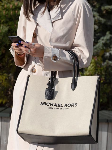 michael kors 1981 burgnday bag|I Tested the Iconic Michael Kors 1981 Bag and Here's Why It's a .